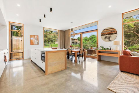 REFRESH At Lonnie - Accommodation Tasmania 2