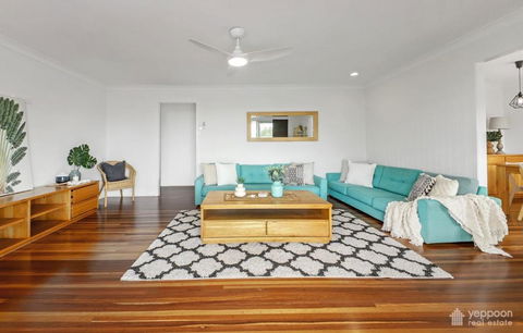 RELAX @48 CLOSE TO BEACH Sleeps 7 - Accommodation Tasmania 3