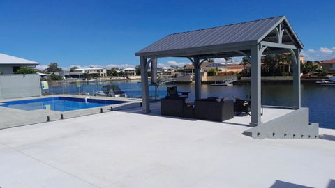 Relax Poolside By The Canal - Accommodation Tasmania 1