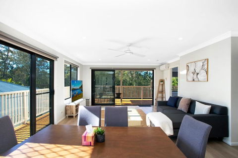 Renovated Coastal Getaway With Water Views - Accommodation Tasmania 2