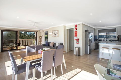 Renovated Coastal Getaway With Water Views - Accommodation Tasmania 3