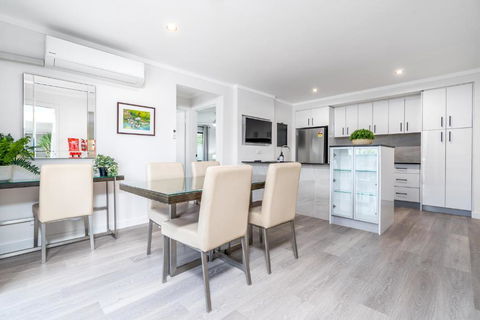 Renovated Townhouse Close To The CBD And Schools - Accommodation Tasmania 2