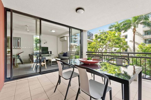 Resort Living - 10mins CBD - 2Bed / 2Bath / 1Car - Accommodation Tasmania 2