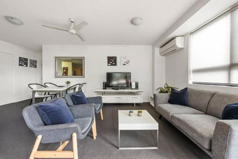 Resort Living - 10mins CBD - 2Bed / 2Bath / 1Car - Accommodation Tasmania 3