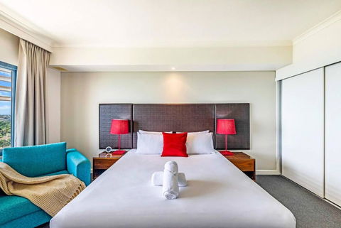 Resort Style King Pad With Sparkling Sea Views - Accommodation Tasmania 3