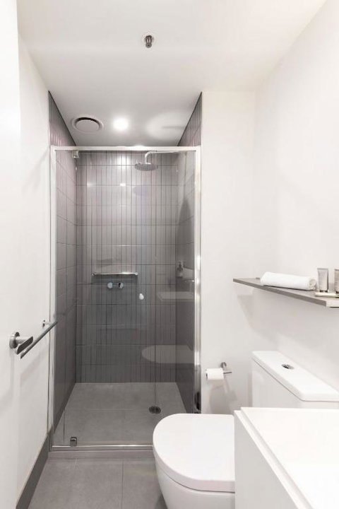 Resort Style Living 2 Bed Apt With Pool BBQ - Accommodation Tasmania 2