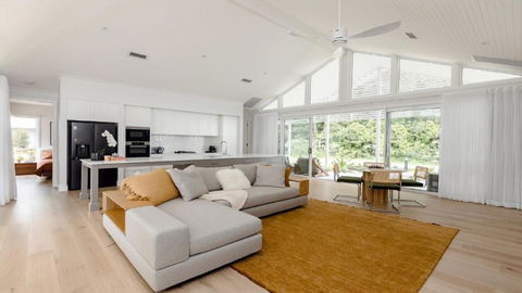 Resort Style Living With Pool, Tennis Court And Beach - Accommodation Tasmania 0