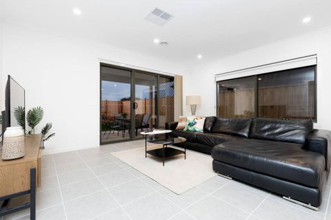 ResortStyle 4BR House With Parking - Accommodation Tasmania 3