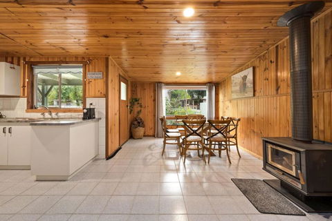 Rest & Relaxation - Accommodation Tasmania 0