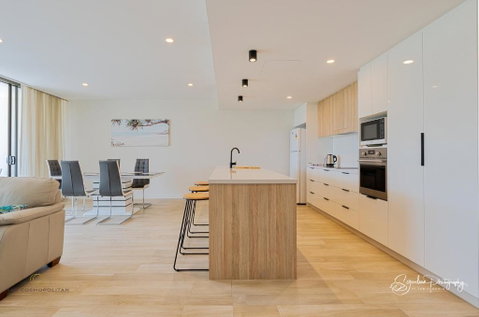 RIVERFRONT BREEZE @ The Cosmopolitan Unit10307 - Accommodation Tasmania 0