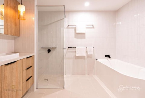 RIVERFRONT BREEZE @ The Cosmopolitan Unit10307 - Accommodation Tasmania 3