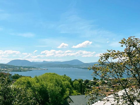 Riveting House With Incredible Water-view At SandyBay - Accommodation Tasmania 2