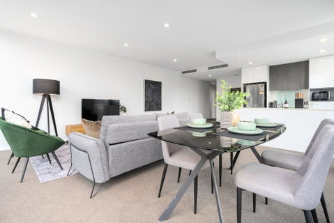 Roomy 2BR 2BA City-Centre Apt - Accommodation Tasmania 1