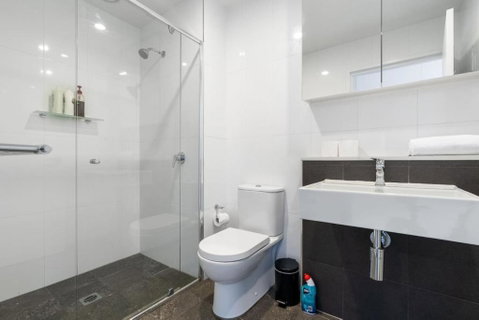 Roomy 2BR 2BA City-Centre Apt - Accommodation Tasmania 3