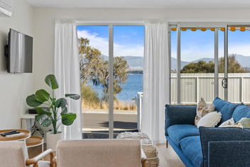 Rose Bay Riverfront - Dreamy Luxury By The Water with Accommodation Tasmania
