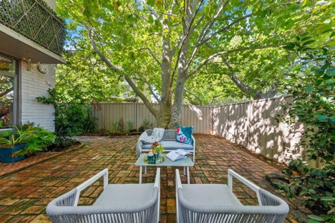 Romantic Retreat With Garden - Accommodation Tasmania 1