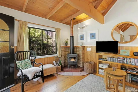 Romantic Tricklebeck Spa Cottage - Accommodation Tasmania 1