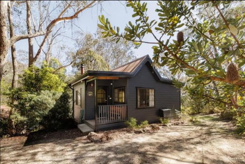 Romantic Tricklebeck Spa Cottage - Accommodation Tasmania 0