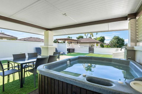Rooftop Tranquility At Stunning Temple Resort - Accommodation Tasmania 0
