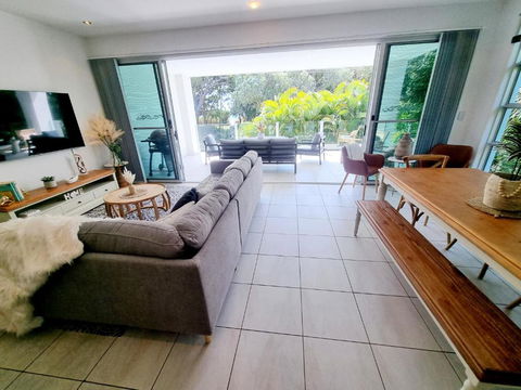 Rosalynda- Luxury Beachfront 3 BR Townhouse - Accommodation Tasmania 3
