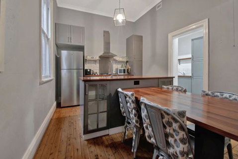 Rose Cottage - Stroll To CBD, Leafy Setting - Accommodation Tasmania 1