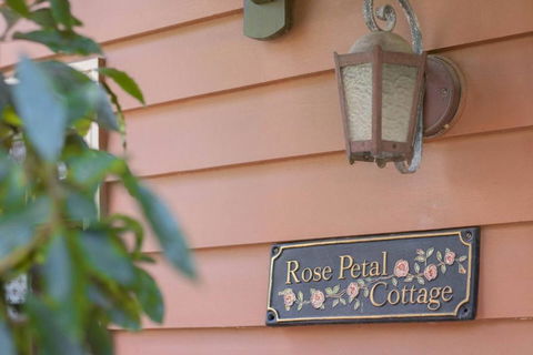 Rose Petal Cottage - Accommodation Tasmania 1