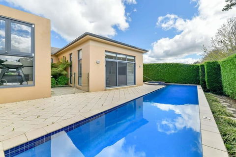 Roselawn Retreat - Pool, Incredible Views, Sleeps 8 - Accommodation Tasmania 3