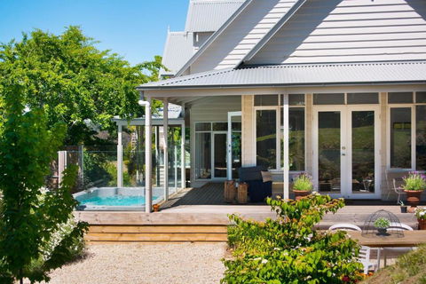 Sades - Accommodation Tasmania 0