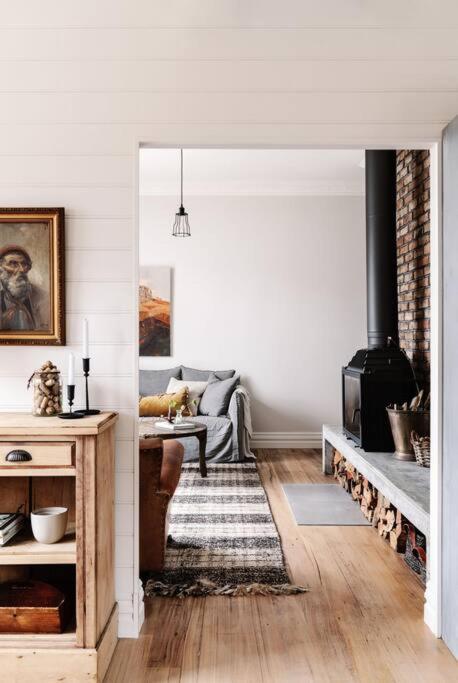 Sailors Whisk, Luxurious Restored Antique Cottage - Accommodation Tasmania 1