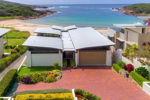 Sails On The Beachfront - Exclusive Seaside Home - Accommodation Tasmania 0