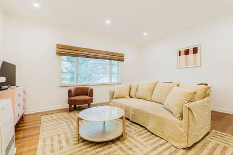 Salmon Calm - Trendy Velvet Allure By Albert Park - Accommodation Tasmania 2
