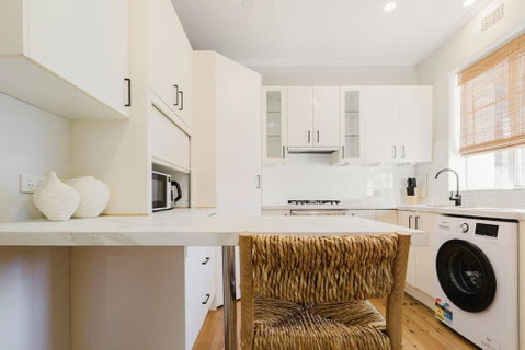Salmon Calm - Trendy Velvet Allure By Albert Park - Accommodation Tasmania 1