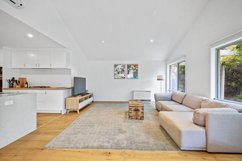 Salt Air Hideaway With Lush Backyard - Accommodation Tasmania 3