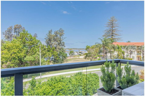 Salt & Sand Getaway - Accommodation Tasmania 0