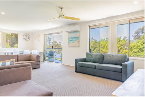 Salt & Sand Getaway - Accommodation Tasmania 3