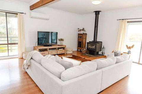 Salt Bush Cottage Peterborough - Accommodation Tasmania 0