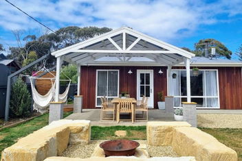 Salty Air Cottage with Accommodation Tasmania