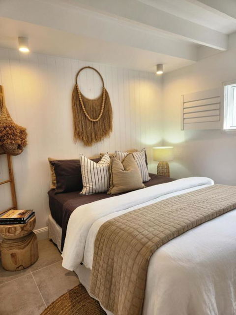 SALTY PALMS -Seaside Studio Apartment - Accommodation Tasmania 1
