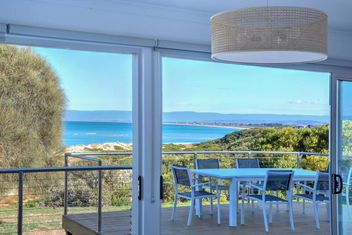Sandbar Beach House with Accommodation Tasmania