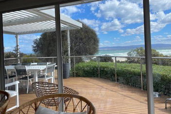 Sandbar Beach House with Accommodation Tasmania