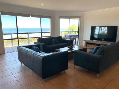 Sandcastle - A Esplanade Place, Stunning Views - Accommodation Tasmania 1