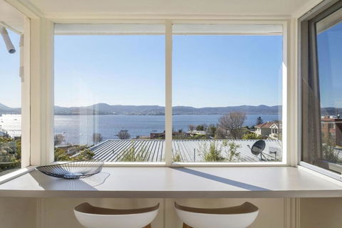 Sandcastle At Sandy Bay Perfect Location Views - Accommodation Tasmania 1