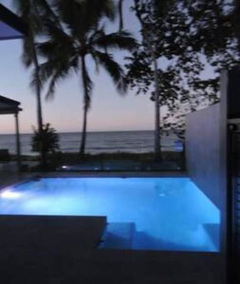 Sandcastle Retreat - Absolute Cairns Beachfront - Accommodation Tasmania 1