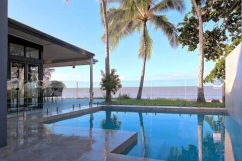 Sandcastle Retreat - Absolute Cairns Beachfront - Accommodation Tasmania 0