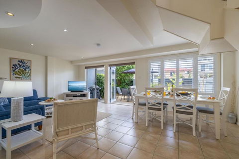 Sandcastles 4 -8 Ala Moana Way - Accommodation Tasmania 1