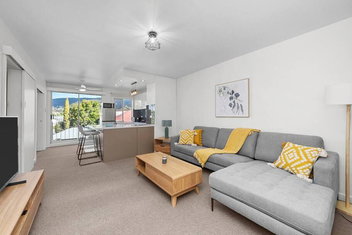 Sandy Bay Apartment With Hobart River View, Near UTAS - Stroll To Cafes And Shops with Accommodation Tasmania