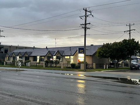 SHEPPARTON MOTOR INN Tudor House Motel - Accommodation Tasmania 1