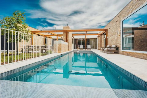 SORRENTO ViLLA HOLLYWOOD - Accommodation Tasmania 0