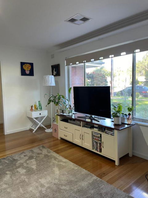 Spacious Beautiful Room - Accommodation Tasmania 3
