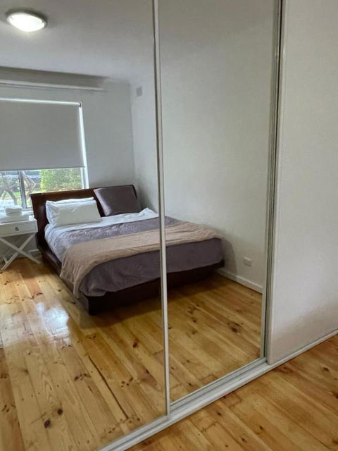 Spacious Beautiful Room - Accommodation Tasmania 1